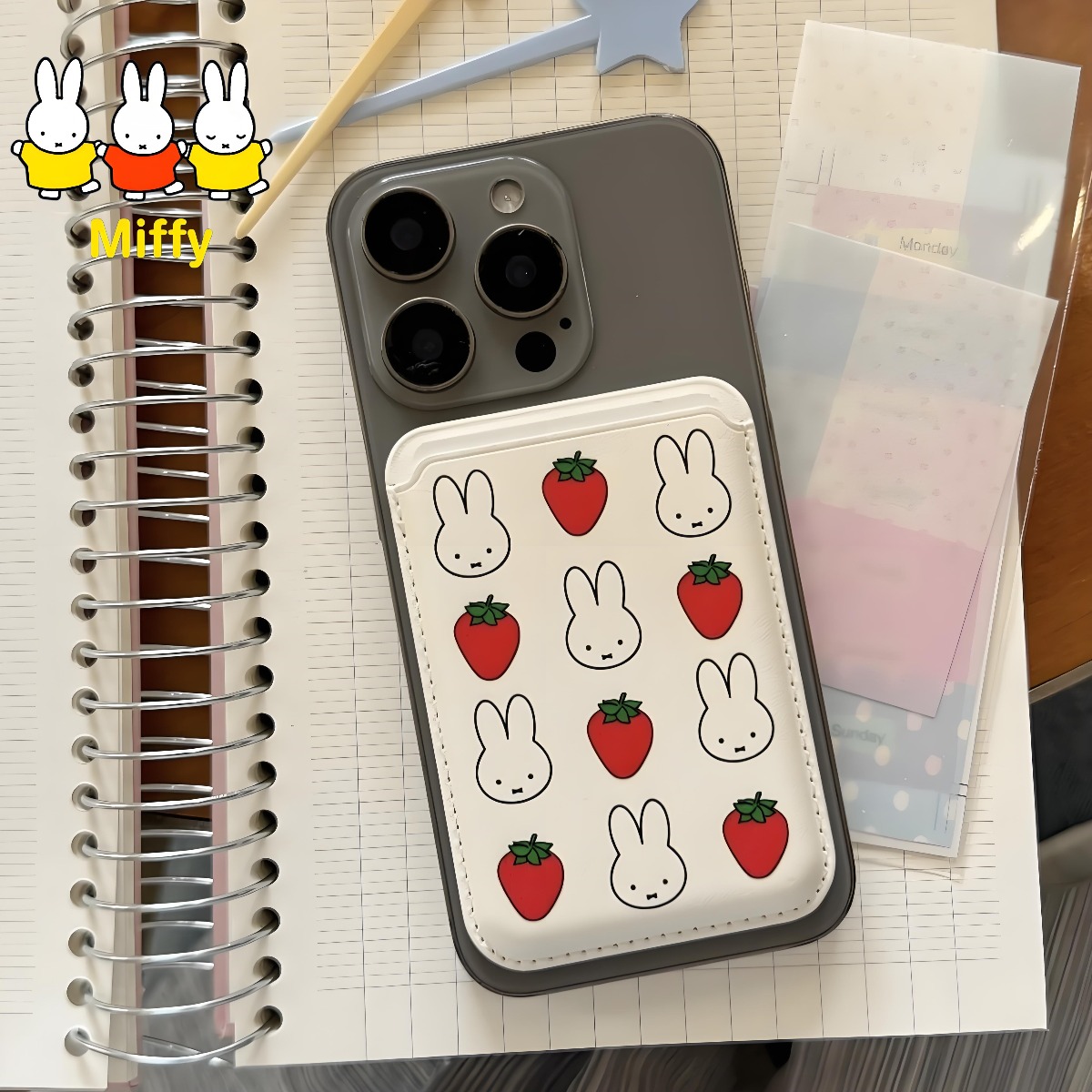 Strawberry Huller - Custodia Magnetica per Carte Kawaii Miffy